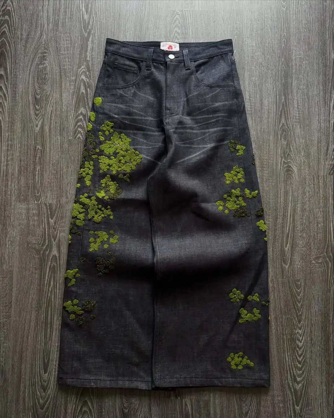 Mens Jeans Harajuku European Streetwear Floral Embroidery Denim Pants Straight Leg Loose Fit INS Casual Versatile Unisex Fashion